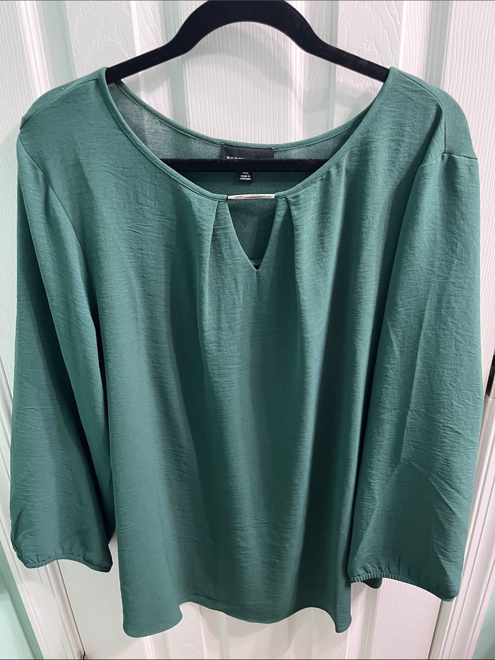 Women’s Forest Green Keyhole Long-Sleeve Blouse